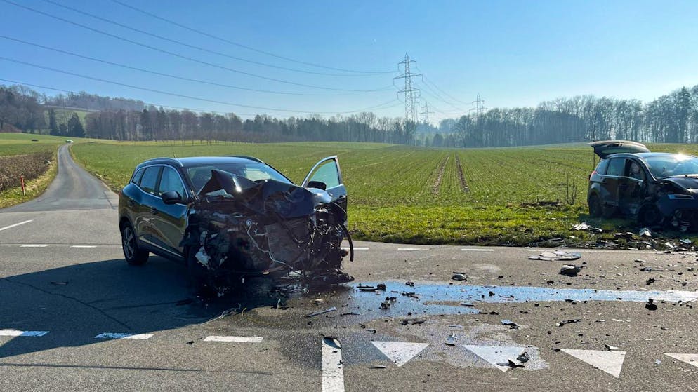 Zwei Personen wurden bei der Kollision in Geuensee LU verletzt.