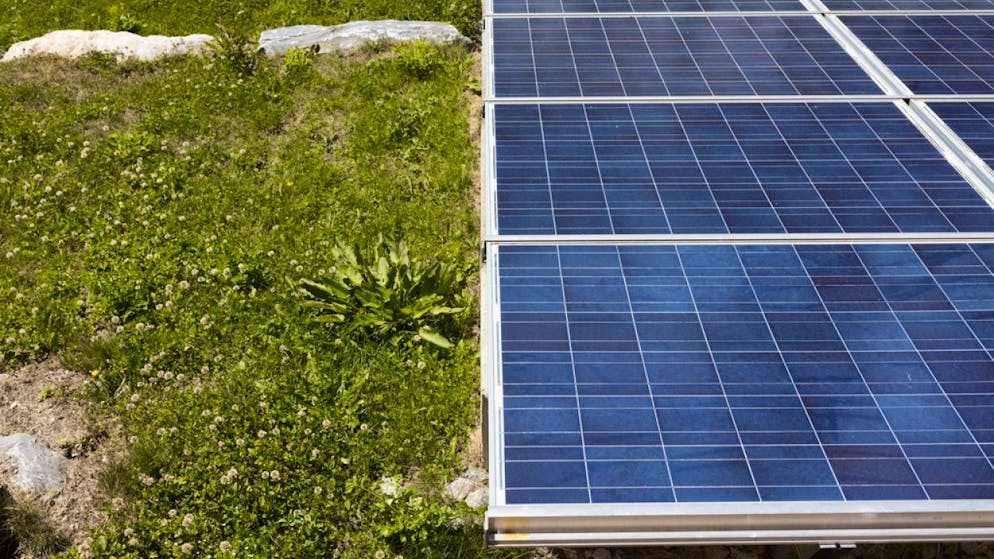 In den Walliser Alpen sollen in den nächsten Jahren mehrere grosse Photovoltaikanlagen entstehen. (Archivbild)