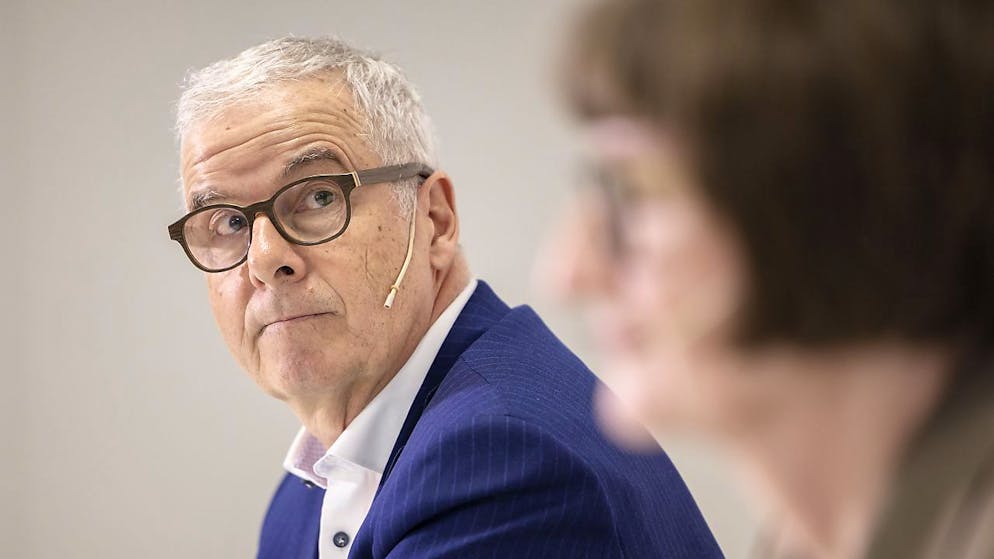 André Zemp, Präsident des Spitalrats, und die stellvertretende CEO des USZ, Katja Bruni, sprachen am Freitag vor den Medien.