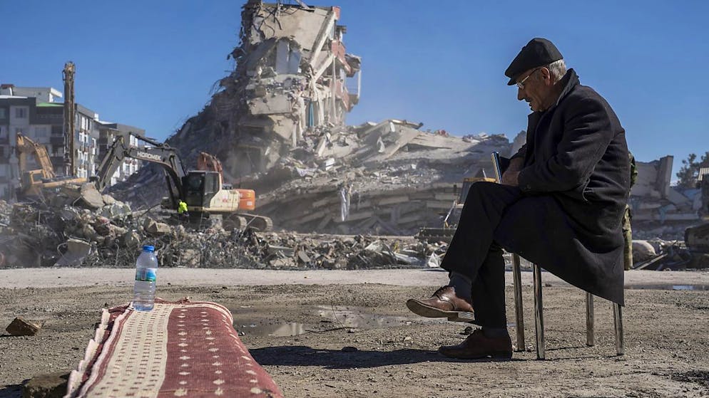 Nach dem verheerenden Erdbeben in der Türkei und in Syrien gibt der Zürcher Regierungsrat 800'000 Franken aus dem Gemeinnützigen Fonds als Soforthilfe frei.