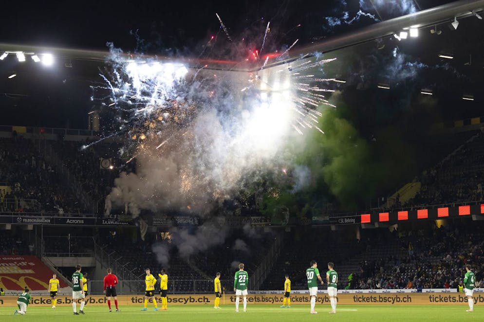 YB-FCSG: Ein neuer Klassiker wird geboren. Auch auf den Rängen sorgt die Partie für ordentliche Stimmung. Auf der St.Galler ...