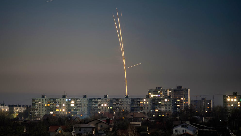 Russische Raketen am 8. Februar über Charkiw.