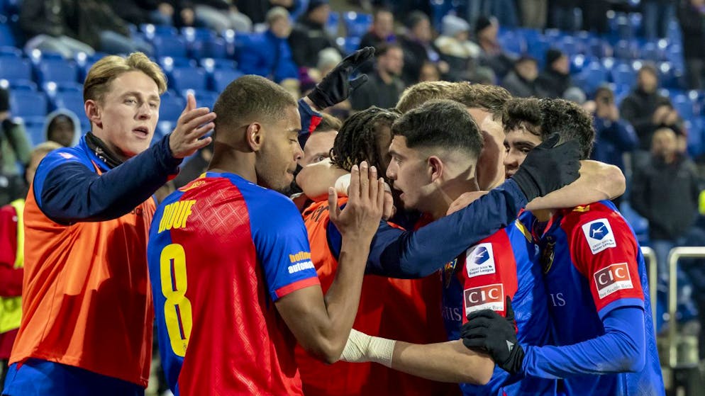 Der FC Basel bejubelt den dringend benötigten Heimsieg