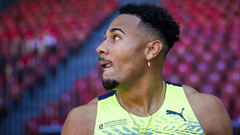 Jason Joseph mit dem Blick auf die Uhr. (Archivaufnahme)