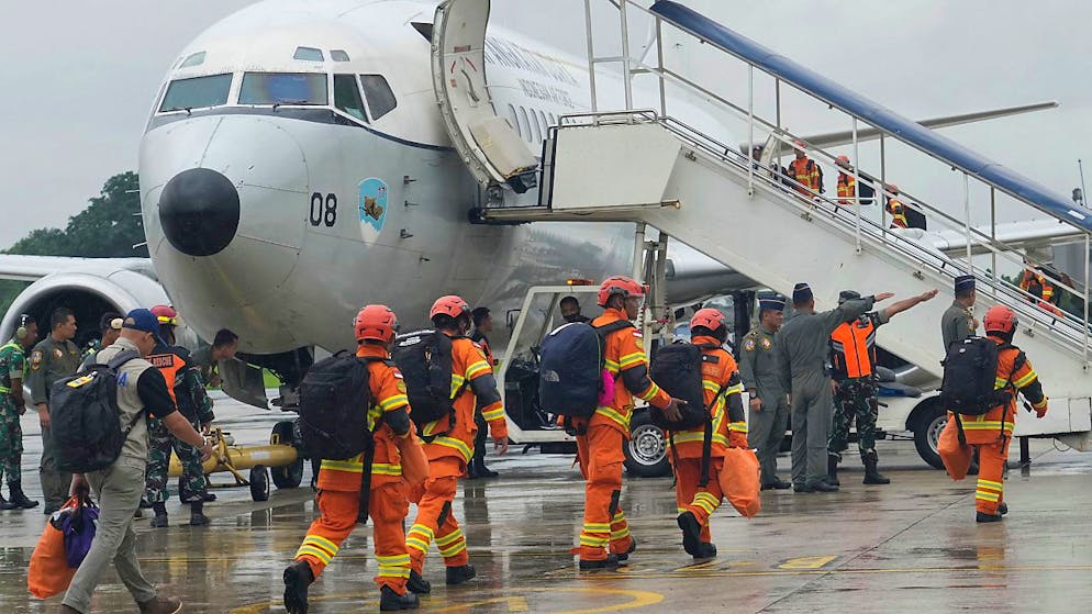 Auch aus Indonesien haben sich Retter auf den Weg ins Erdbebengebiet in der Türkei und Syrien gemacht. Foto: Tatan Syuflana/AP/dpa