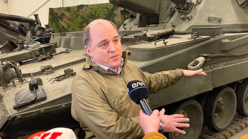 Bedingt einsatzbereit? Westeuropäische Armeen am Anschlag - Gallery. Ben Wallace, britischer Verteidigungsminister, spricht mit Journalisten am Rande des Treffens von Verteidigungsministern mehrerer europäischer Länder zur Ukraine-Militärhilfe.