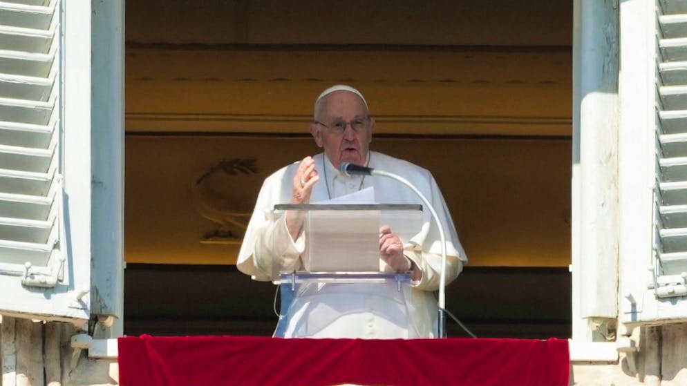 Papst Franziskus hält eine Ansprache. Foto: Alessandra Tarantino/AP/dpa