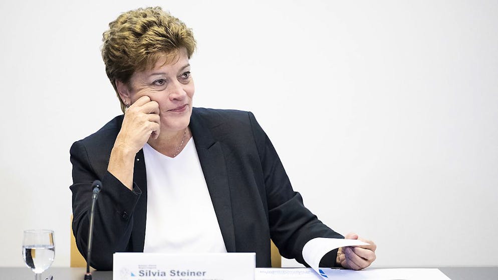 Silvia Steiner landet gemäss neuester Hochrechnung auf dem letzten Platz. Ihre Wiederwahl ist aber so gut wie sicher. (Archivbild)