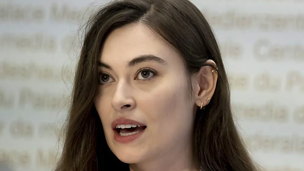 Sanija Ameti ist Co-Präsidentin von Operation Libero. Gemeinsam mit anderen Organisationen reicht diese die Europa-Initiative ein.