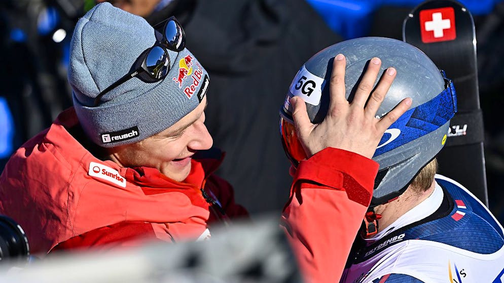 Marco Odermatt ist Abfahrtsweltmeister – Sieg vor Kilde - Gallery. Konkurrenten und Kollegen: Marco Odermatt unterhält sich mit Aleksander Kilde