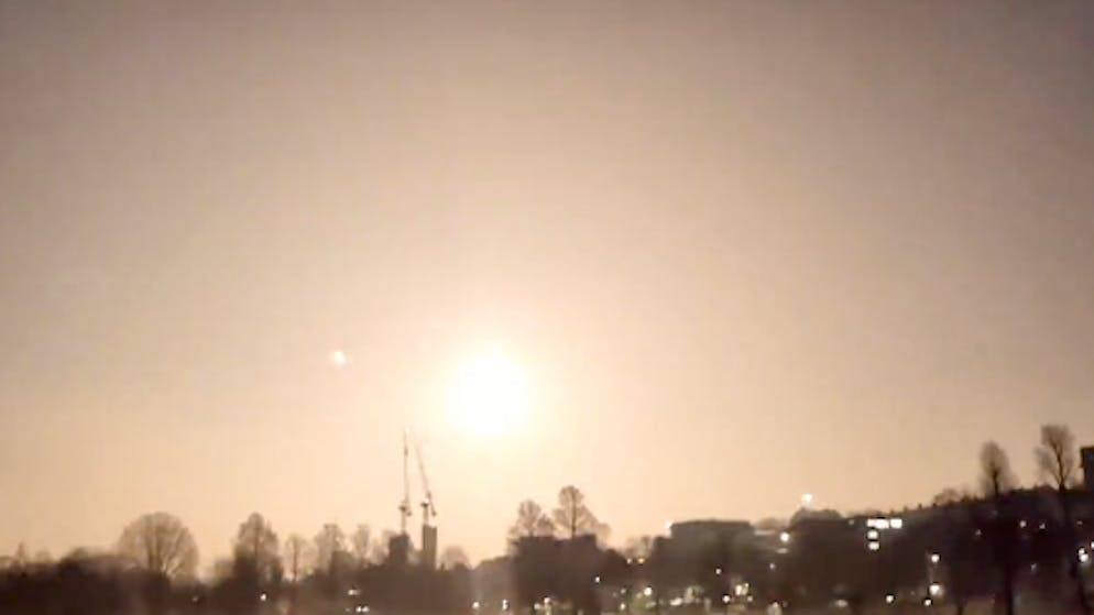 Der Asteroid «Sar2667» erhellt das britische Brighton. 