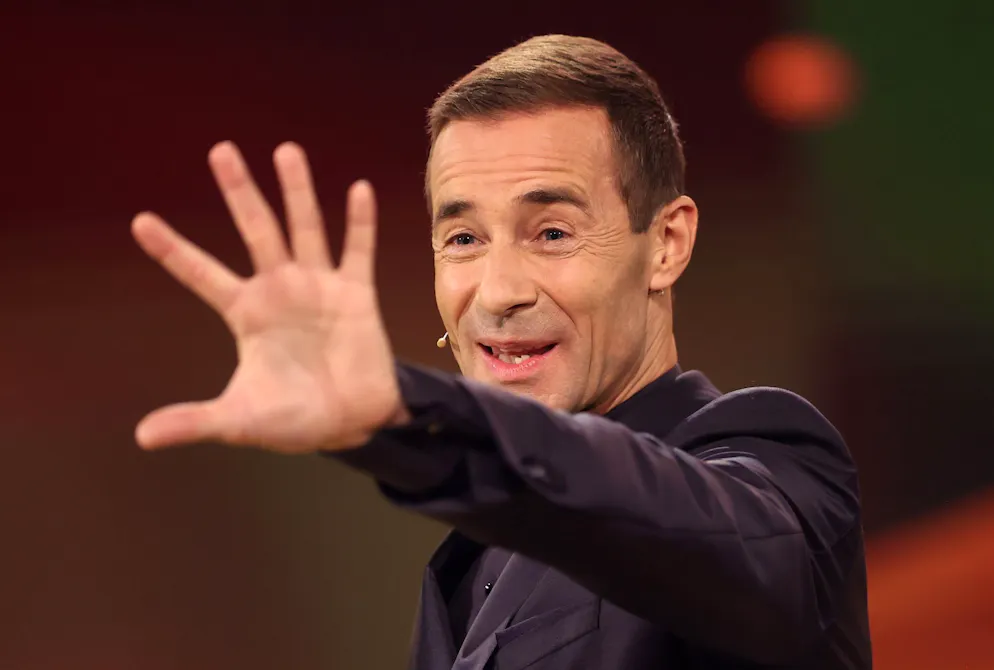 Stars reagieren auf den Elton-Rausschmiss von ProSieben. Moderator Kai Pflaume findet, Elton habe nach 23 Jahren beim Sender eine andere Behandlung verdient.
