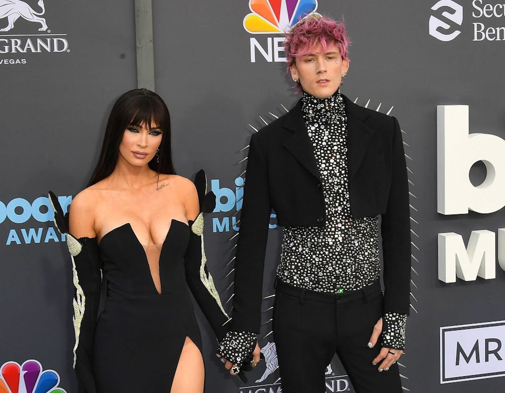 Megan Fox wehrt sich nach Fremdgeh-Gerüchten. Hier sieht man Megan Fox und Machine Gun Kelly bei den Billboard Music Awards 2022.