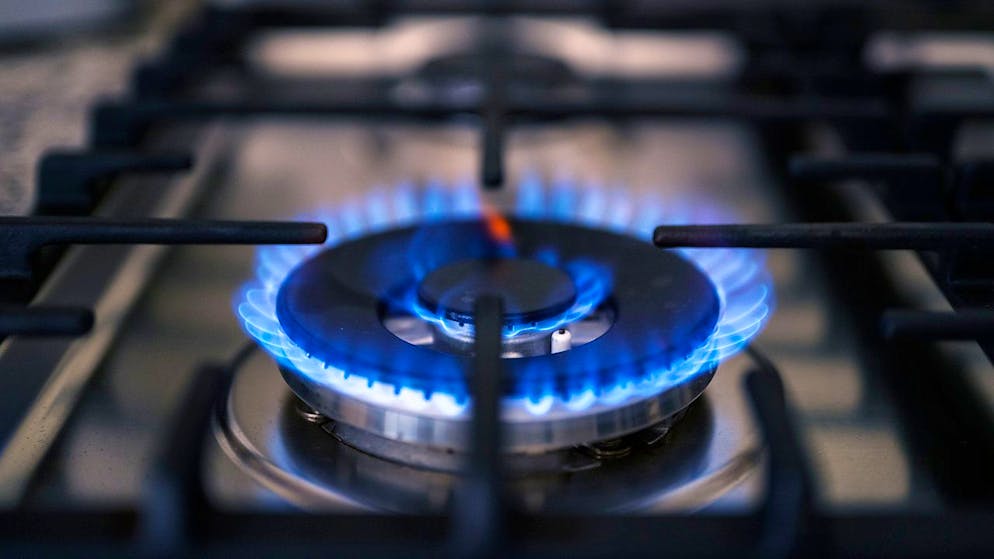 Kochen mit Gas kostet aber immer noch deutlich mehr als vor einem Jahr. (Archivbild)
