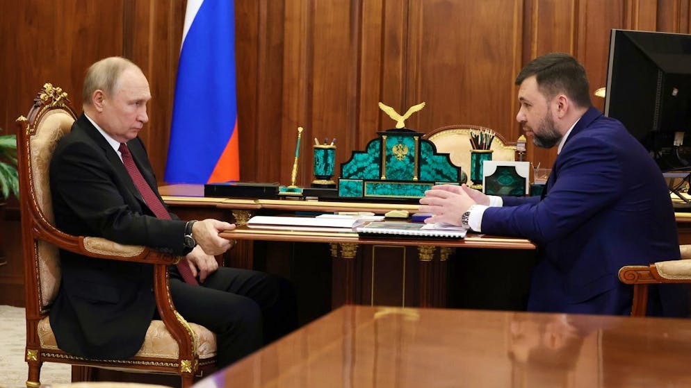 Chronik des Kriegsausbruchs: Der 24. Februar 2022 in Bildern. <strong>00:25 Uhr</strong> – Die Ukraine hat aufgrund des Aufrufs von ordlo nach Putin eine Dringlichkeitssitzung des UN-Sicherheitsrates eingeleitet. Russland hat mehrere Abschnitte des Luftraums für zivile Flugzeuge entlang der ukrainischen Grenze bis zum 18. Mai gesperrt.