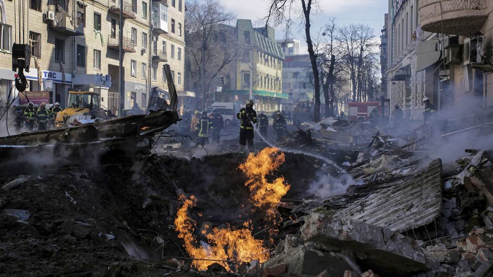 Chronik des Kriegsausbruchs: Der 24. Februar 2022 in Bildern. <strong>05:00 Uhr</strong> – Beginn des Beschusses der Raketno-Bomben und UDA Rama auf die Flugplätze von Städten, militärische Einrichtungen und weitere Infrastruktur.
