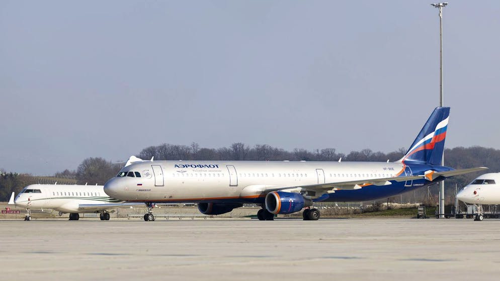 Ein Airbus der russischen Aeroflot Russian Airlines steht auf dem Flugplatz Genf. Russland soll künftig westliche Flugzeuge seltener warten. 