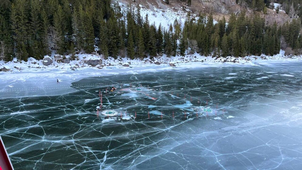 Der zugefrorene Lac de Taney im Unterwallis, wo sich am Wochenende der tödliche Unfall im Eistauchen ereignete.