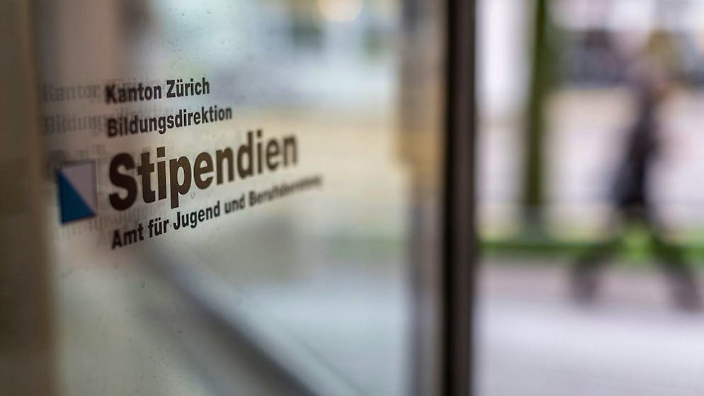 Der Zürcher Regierungsrat will die Stipendien-Gesuche rascher bearbeiten und dazu die Prüfbedingungen soweit möglich vereinfachen.