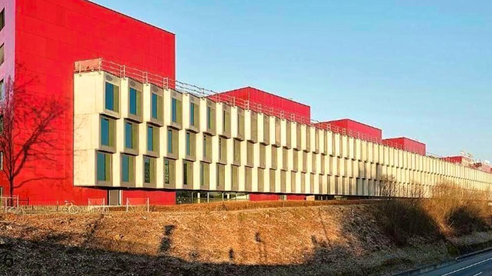 In leeren Büroräumlichkeiten an der Berner Nussbaumstrasse soll die neue Volksschule Baumgarten entstehen.