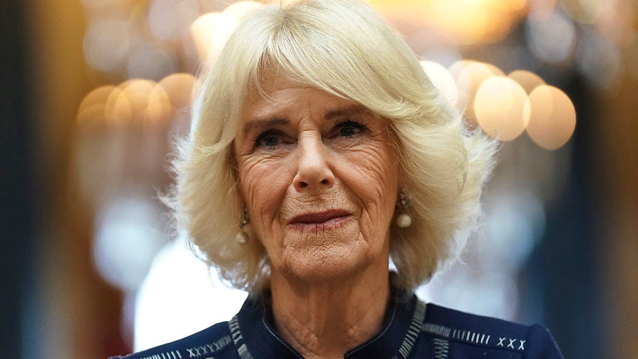 Grossbritannien. Camilla wird mit Krone von Queen Mary gekrönt