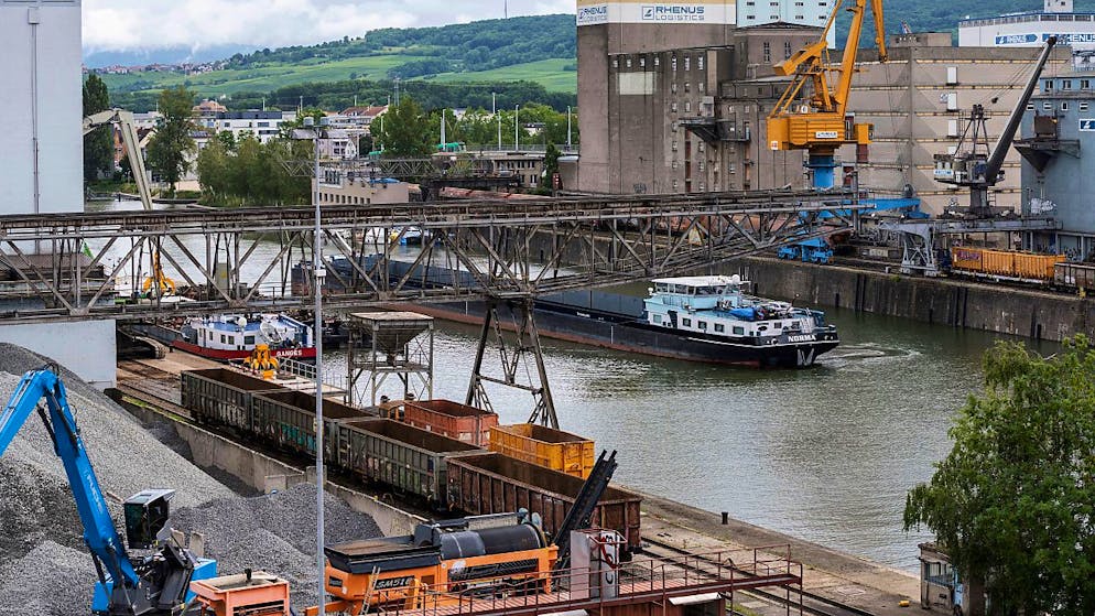 Die Basler Rheinhäfen sind eine bedeutende Drehscheibe für den Aussenhandel der Schweiz.