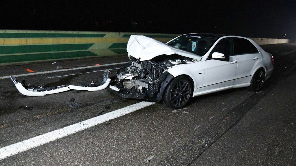 Das Fluchtfahrzeug wurde schwer beschädigt.