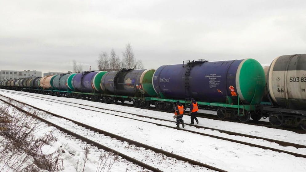 Mit Erdöl beladene russische Bahnwagen ausserhalb der Hauptstadt Moskau. (Archivbild)