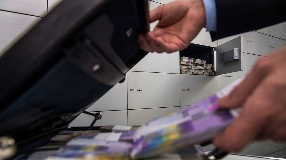 Verfassungswidrig: Die Schweiz kann russische Gelder nicht konfiszieren und beispielsweise für den Wiederaufbau der Ukraine verwenden. Zu diesem Schluss kommt eine Expertengruppe des Bundes. (Themenbild)