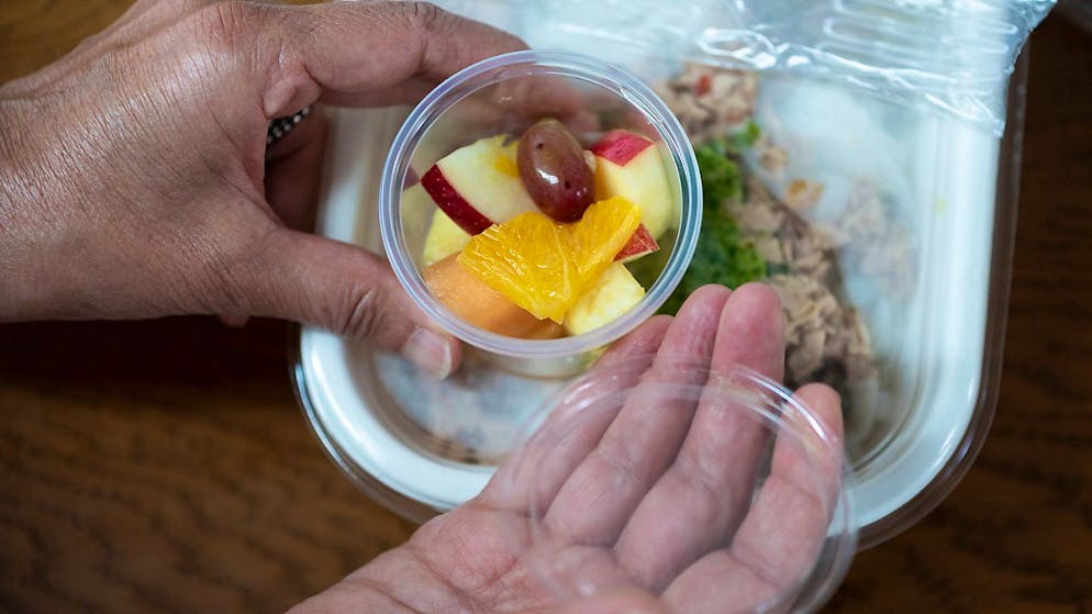Kann mit Bakterien kontaminiert sein: Fruchtsalat. (Archivbild)
