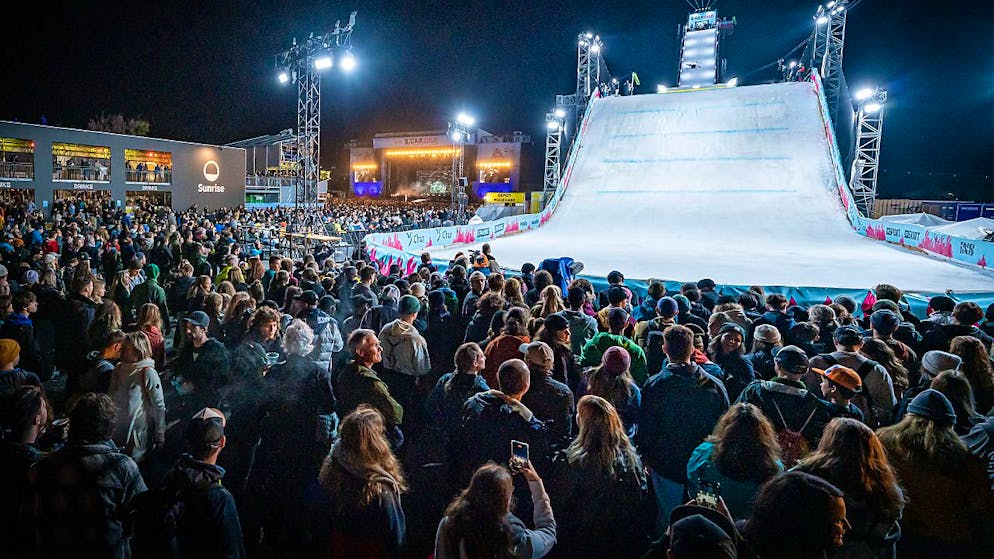 Die zweite Austragung des Big Air Chur im vergangenen Oktober wurde von 27'000 Zuschauerinnen und Zuschauern besucht. Das sind 3000 weniger als im Vorjahr. Die Veranstalterin spricht von einem Ausnahmejahr mit Nach-Corona-Effekt. (Archivbild)