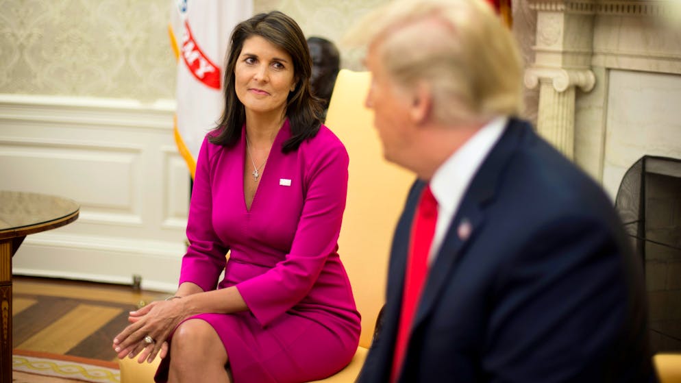 Nikki Haley sieht sich mit dem ersten Skandal ihrer Wahlkampagne für die republikanische Präsidentschaftskandidatur konfrontiert. Im Bild: gemeinsam mit Ex-Präsident Donald Trump.