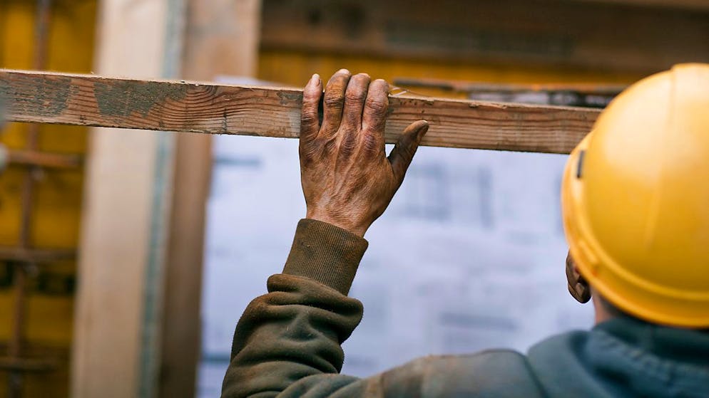 Ein Bauunternehmer steht in Zürich wegen Menschenhandels vor Gericht. Er soll Bauarbeiter jahrelang ausgebeutet haben. (Symbolbild)