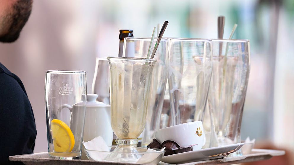 Die meisten Ukrainerinnen un Ukrainer in Graubünden arbeiten bei Gastro- oder Reinigungsbetrieben. Nun soll ihr Potenzial besser genutzt werden. (Symbolbild)