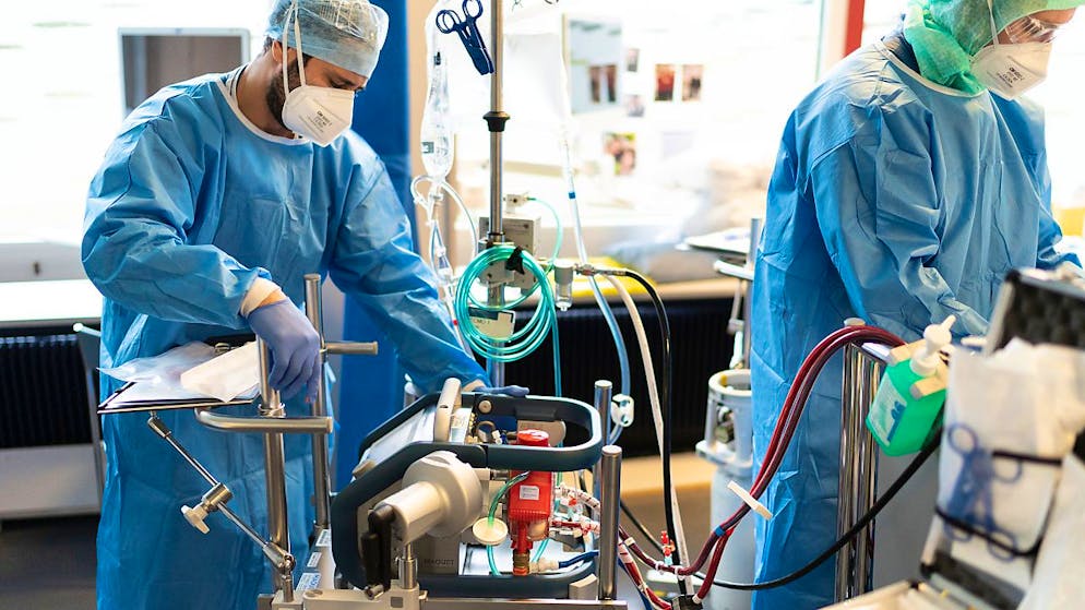 Die Omikron-Variante des Coronavirus ist laut einer neuen Studie deutlich tödlicher als die saisonale Grippe. (Archivbild)