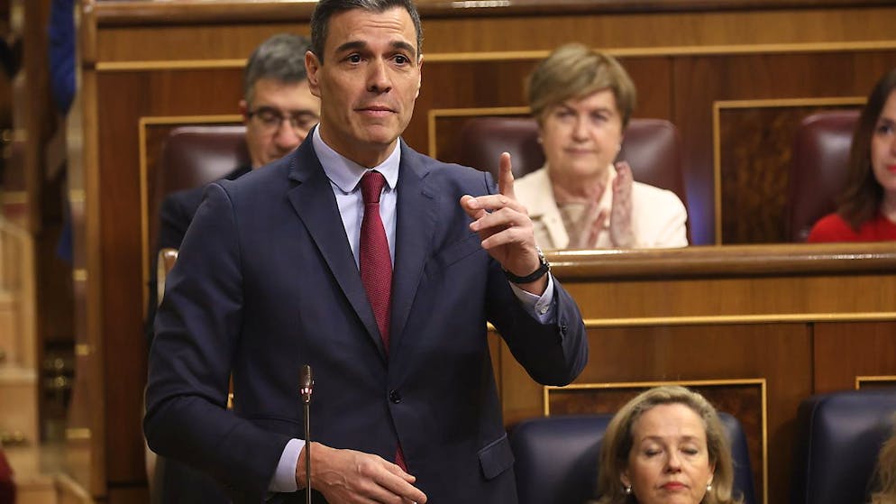 Spaniens Ministerpräsident Pedro Sánchez spricht während einer Plenarsitzung im Abgeordnetenhaus in Madrid. Foto: Eduardo Parra/EUROPA PRESS/dpa