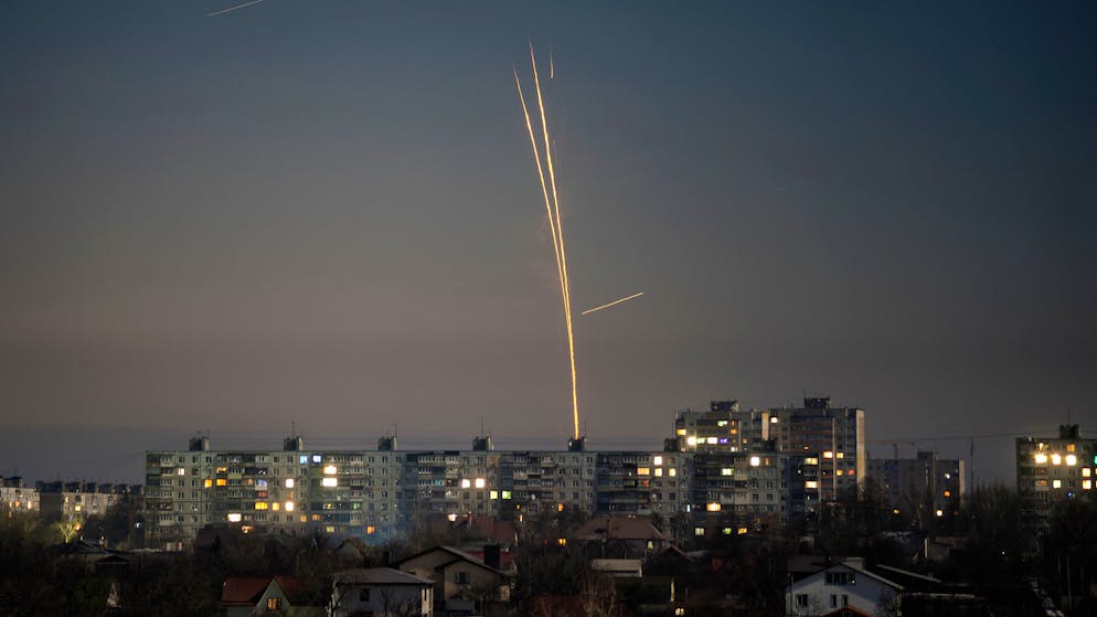 Russische Raketen über Charkiw am 8. Februar.