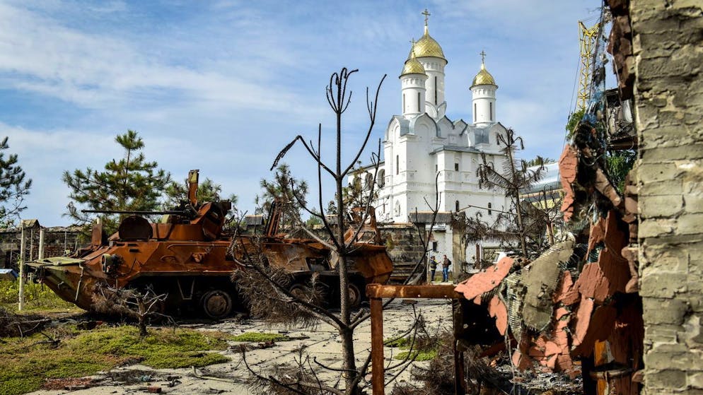 Chronik des Kriegsausbruchs: Der 24. Februar 2022 in Bildern. <strong>10:26 Uhr</strong> – Die Schlacht in der Nähe von Charkiw geht weiter. Es gibt Berichte über die Zerstörung russischer Panzer. Die Besatzer wiederum beschiessen die Grenzschutzbehörde mit einem Mörser.