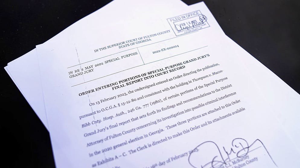 Teile des Berichts einer Sonderjury, die eine mögliche Einmischung in die Wahlen 2020 in Georgia untersucht, sind nach ihrer Veröffentlichung zu sehen. 