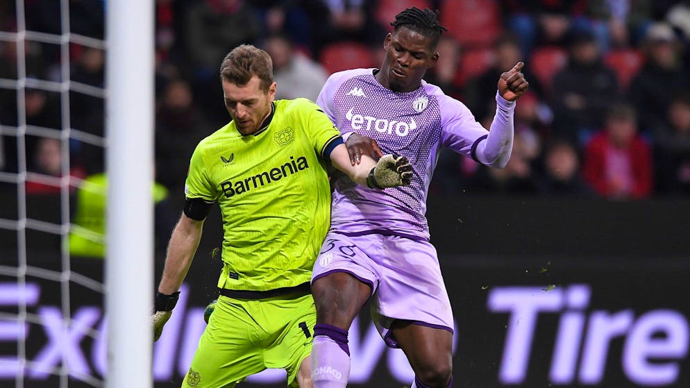 Goaliepatzer oder Foul?. So provoziert Embolo ein Eigentor von Leverkusens Hradecky