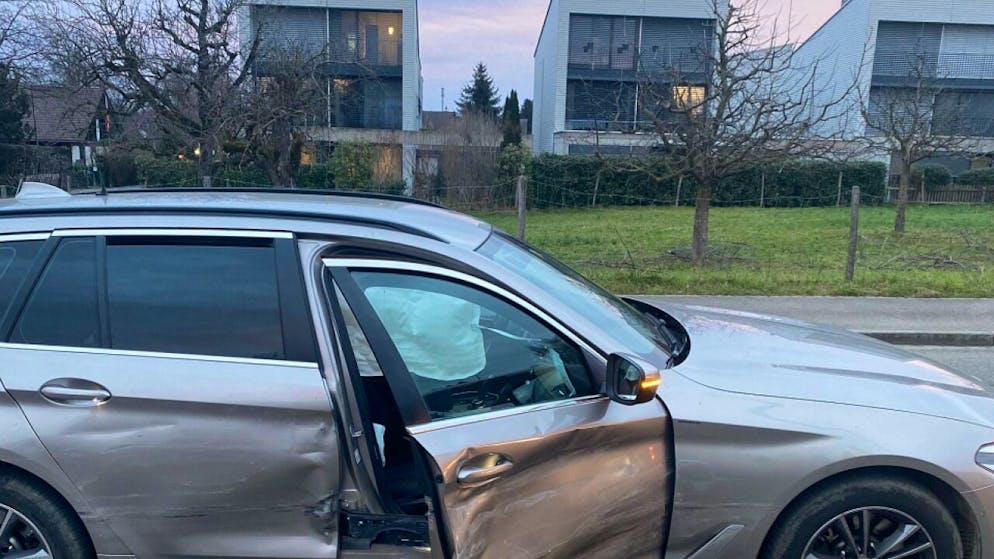 Beide Autos mussten abtransportiert werden.