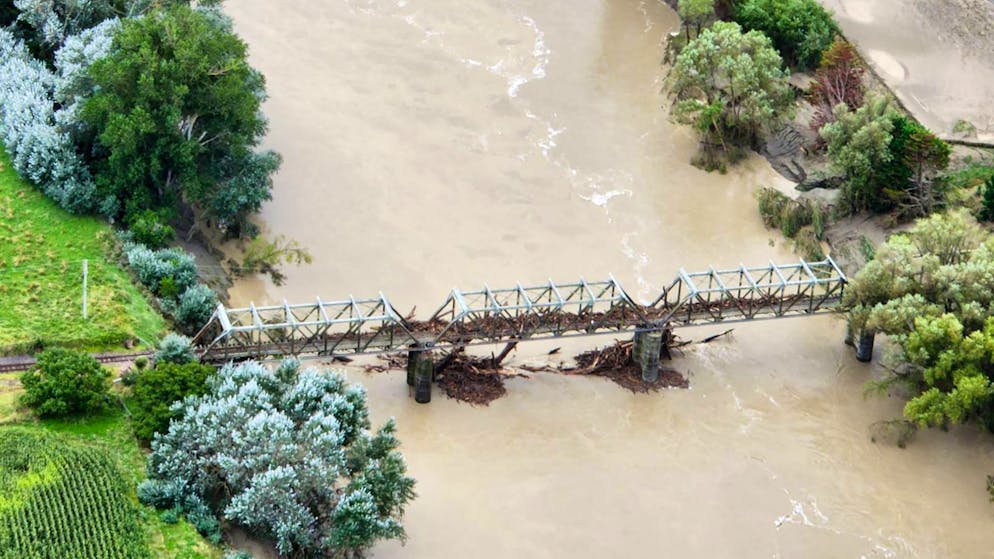 Riesige Schäden in Neuseeland durch Zyklon «Gabrielle» - Gallery. Schäden am State Highway 2 zwischen Napier und Wairoa, die durch den Zyklon «Gabrielle» verursacht wurden.