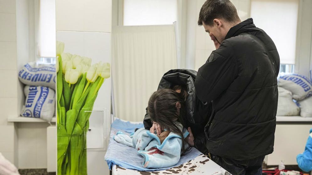 Chronik des Kriegsausbruchs: Der 24. Februar 2022 in Bildern. <strong>21:29 Uhr</strong> – Die russische Militärinvasion vom 24. Februar forderte 57 Menschenleben und 169 Verletzte.