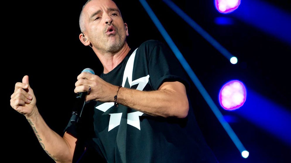 ARCHIV - Eros Ramazzotti, italienischer Sänger, steht in der Olympiahalle im Rahmen seiner «Perfetto»-Welttournee auf der Bühne. Foto: Sven Hoppe/dpa