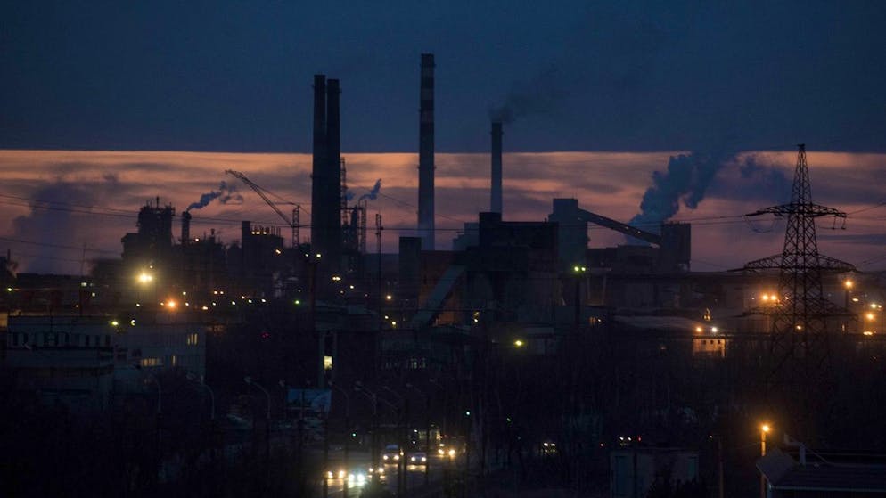 Chronik des Kriegsausbruchs: Der 24. Februar 2022 in Bildern. <strong>19:56 Uhr</strong> – Die Metinvest Mining and Metallurgical Group schaltet einen Teil der Ausrüstung der Ilyich Iron and Steel Works von Mariupol und Azowstal in den heissen Konservierungsmodus.
