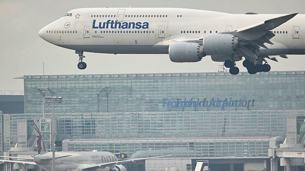 Nach dem Warnstreik an deutschen Flughäfen vom Freitag hat sich am Samstag der Flugverkehr langsam wieder normalisiert.