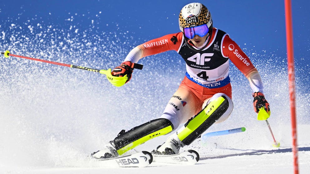 St-Germain überraschend Weltmeisterin. So bitter! Holdener fällt mit Gold vor Augen kurz vor dem Ziel aus