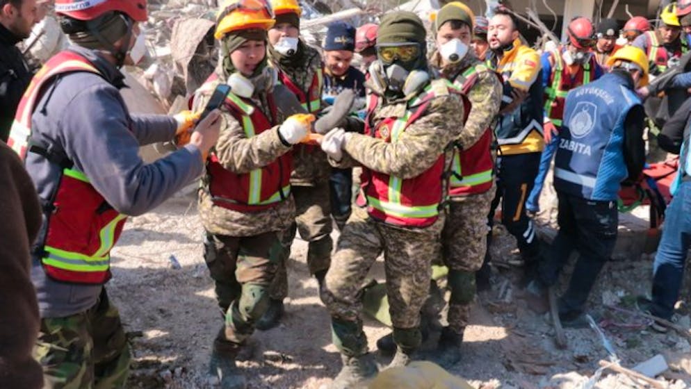 Wunder in der Türkei. Verschüttete überleben fast 300 Stunden unter Trümmern