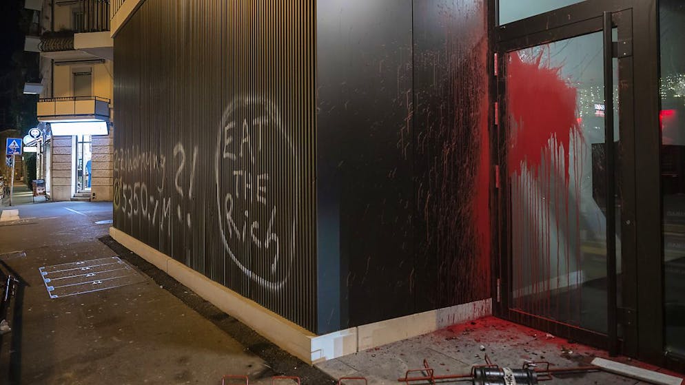 Demonstranten richten in Zürich grösseren Sachschaden an - Gallery. An Neubauten richteten Demonstranten einige Schäden an.