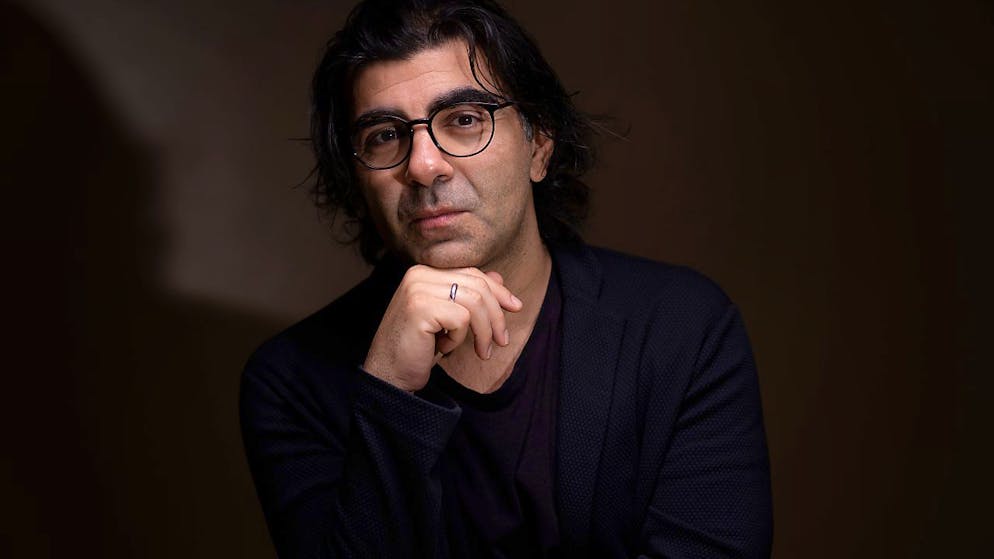 Fatih Akin, Regisseur aus Deutschland, während eines Fototermins. Filmschaffende wie Akin fordern offene Grenzen in Erdbebenregion.